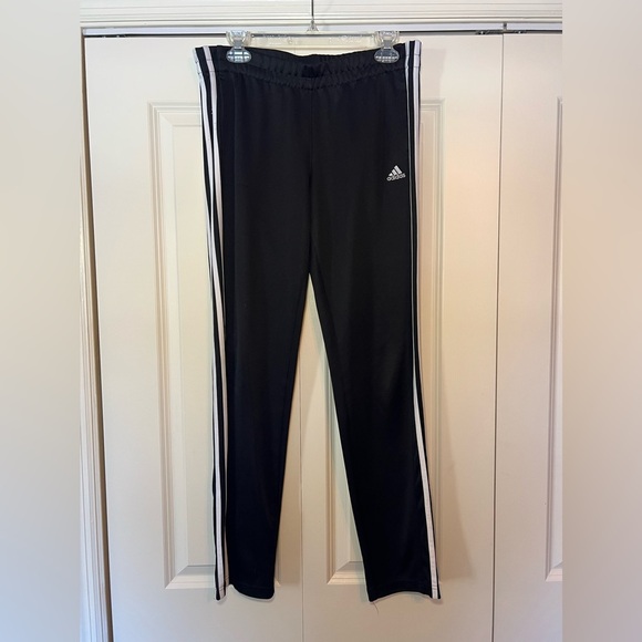 Adidas men’s classic 3-stripe jogger with zipper bottom detail. Size M. - Picture 1 of 7